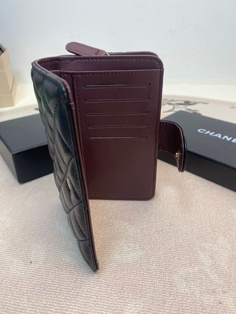 CHANEL 2つ折り財布 マトラッセ キャビアスキン