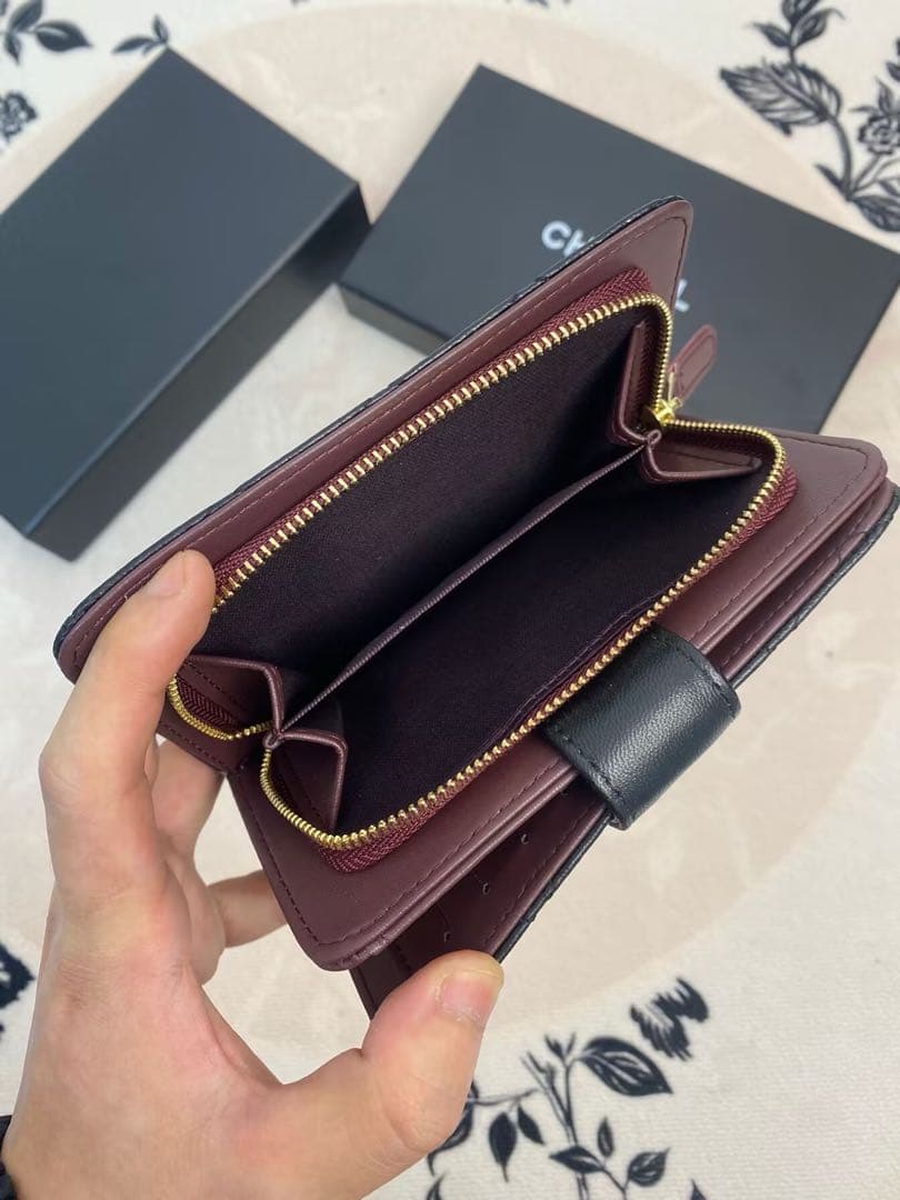 CHANEL 2つ折り財布 マトラッセ キャビアスキン