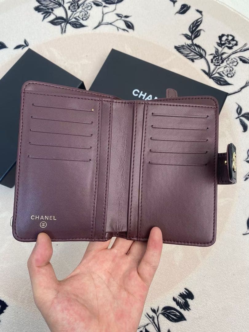 CHANEL 2つ折り財布 マトラッセ キャビアスキン