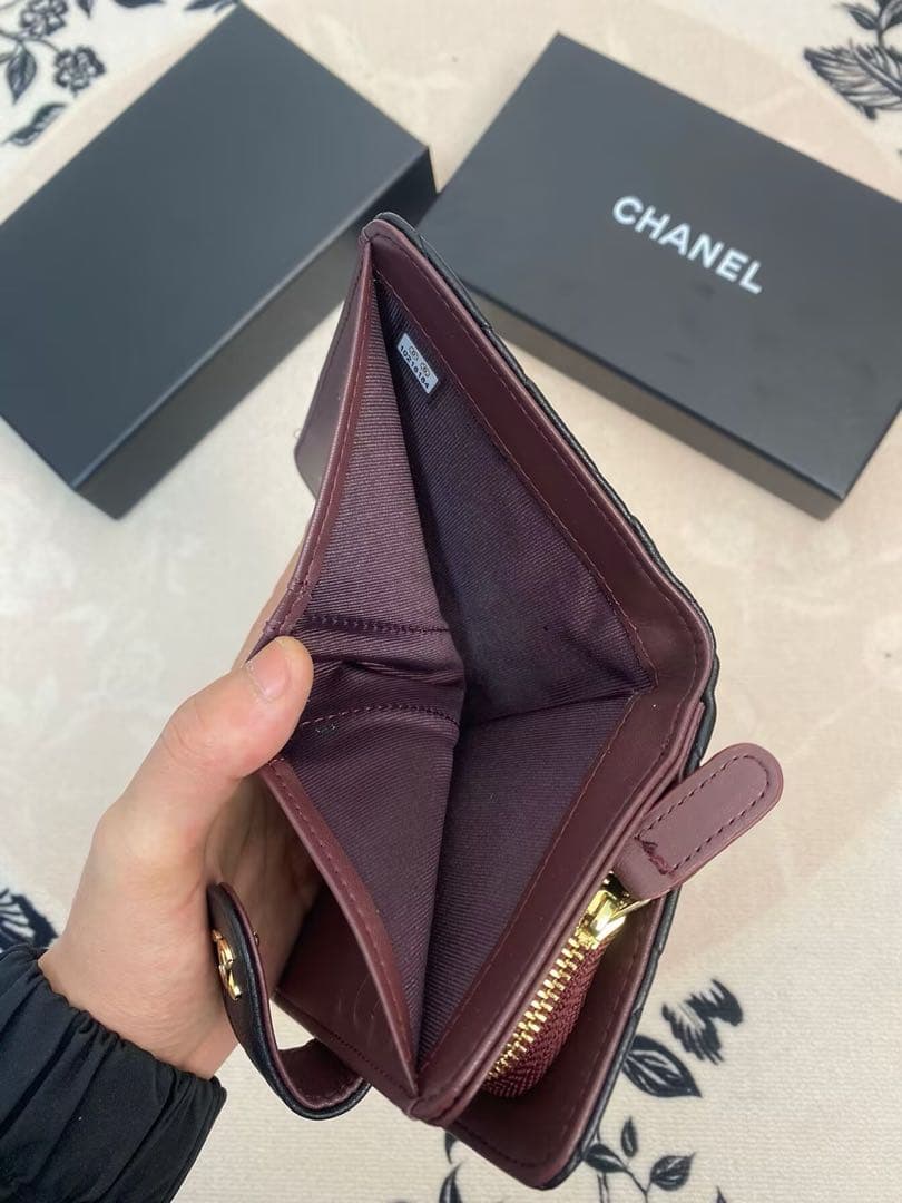 CHANEL 2つ折り財布 マトラッセ キャビアスキン