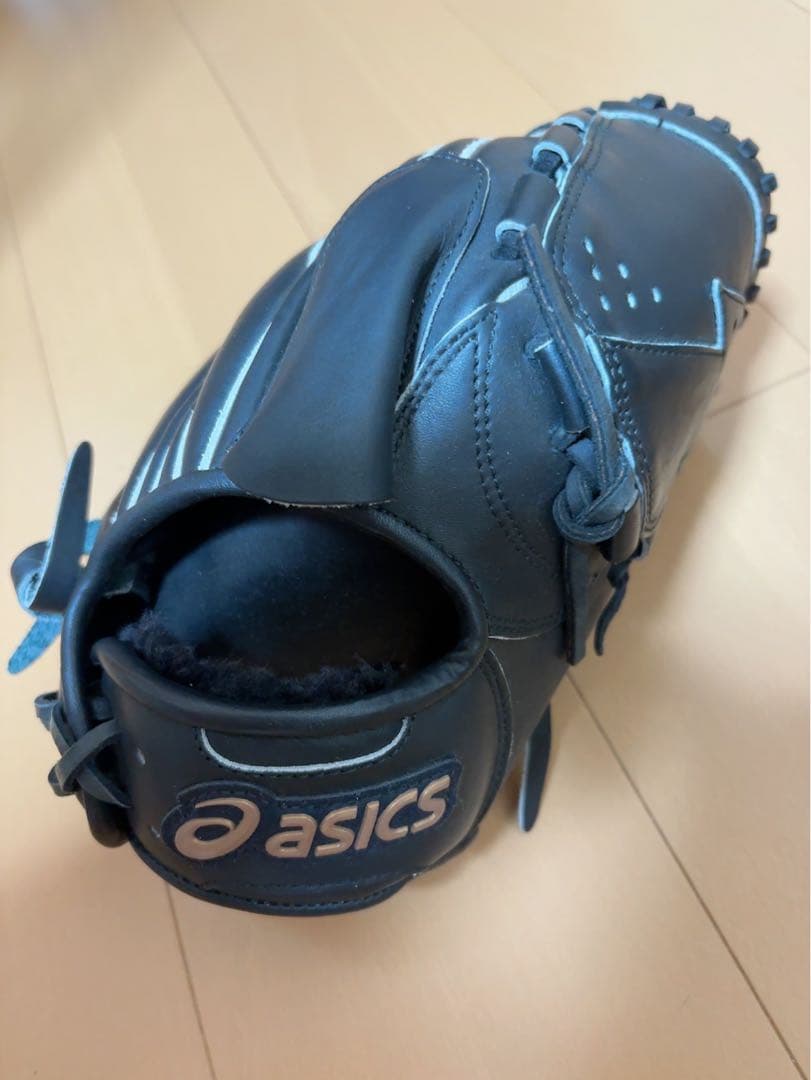 asics 軟式グローブ 黒 ストライプデザイン