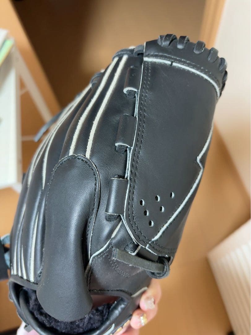 asics 軟式グローブ 黒 ストライプデザイン