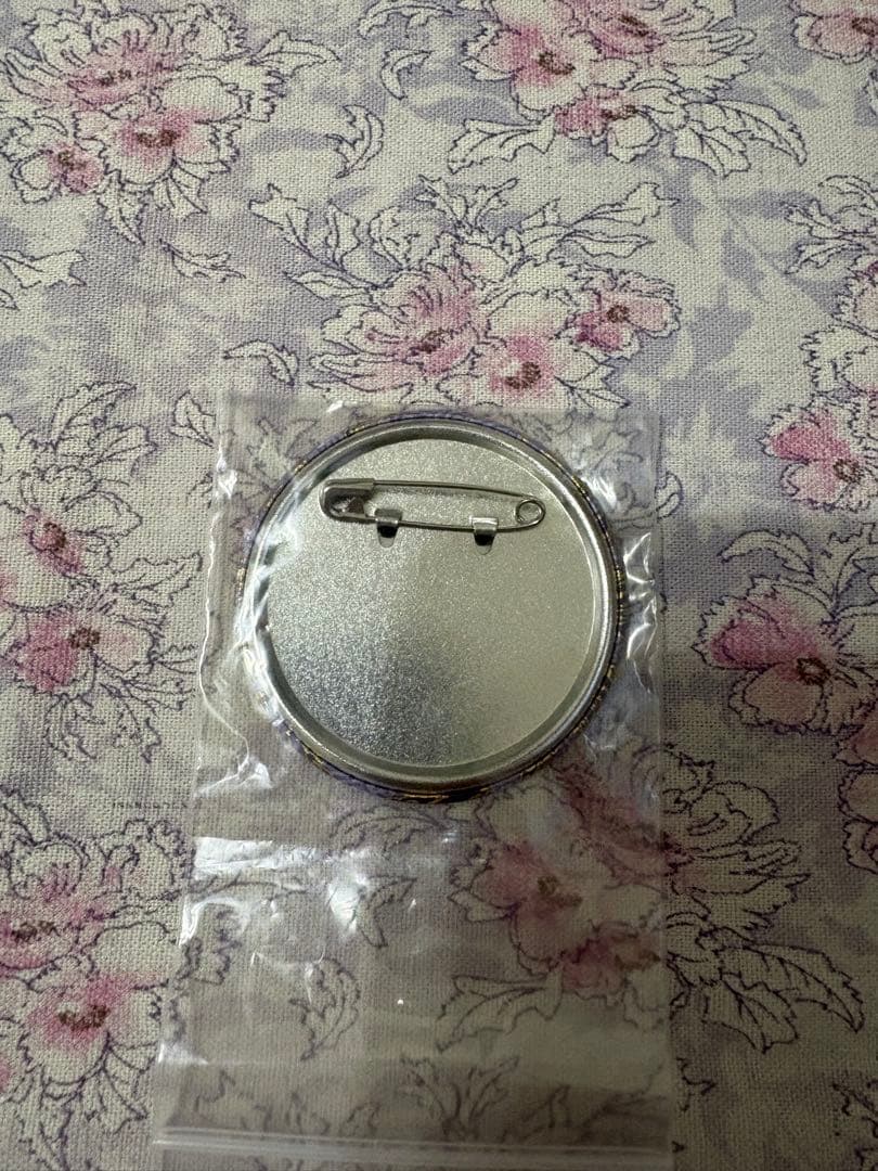 胡蝶しのぶ　ufotable cafe 箔押し缶バッジ