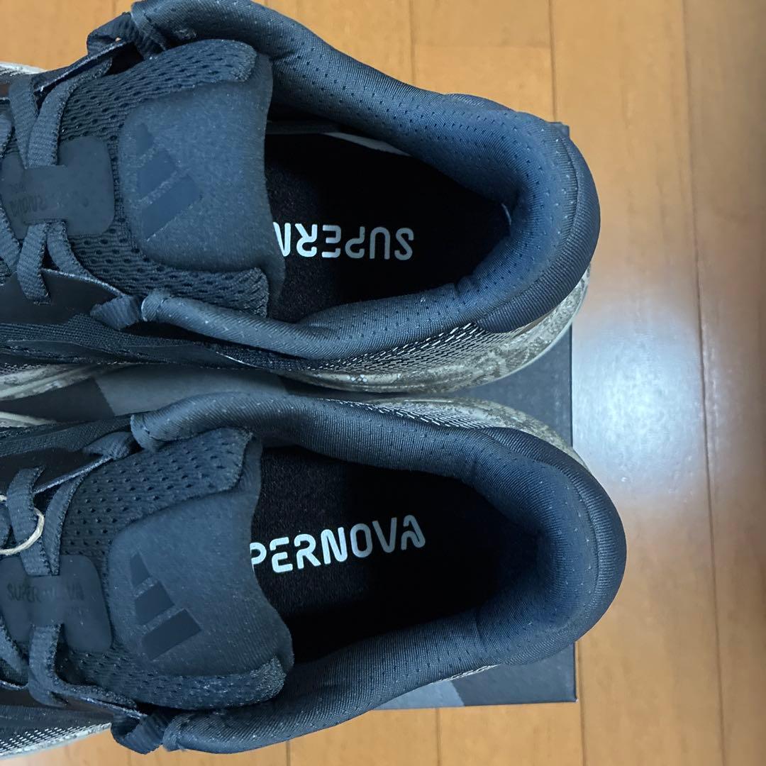 アディダス ランニングシューズ　スーパーノヴァ ライズ　ID8781