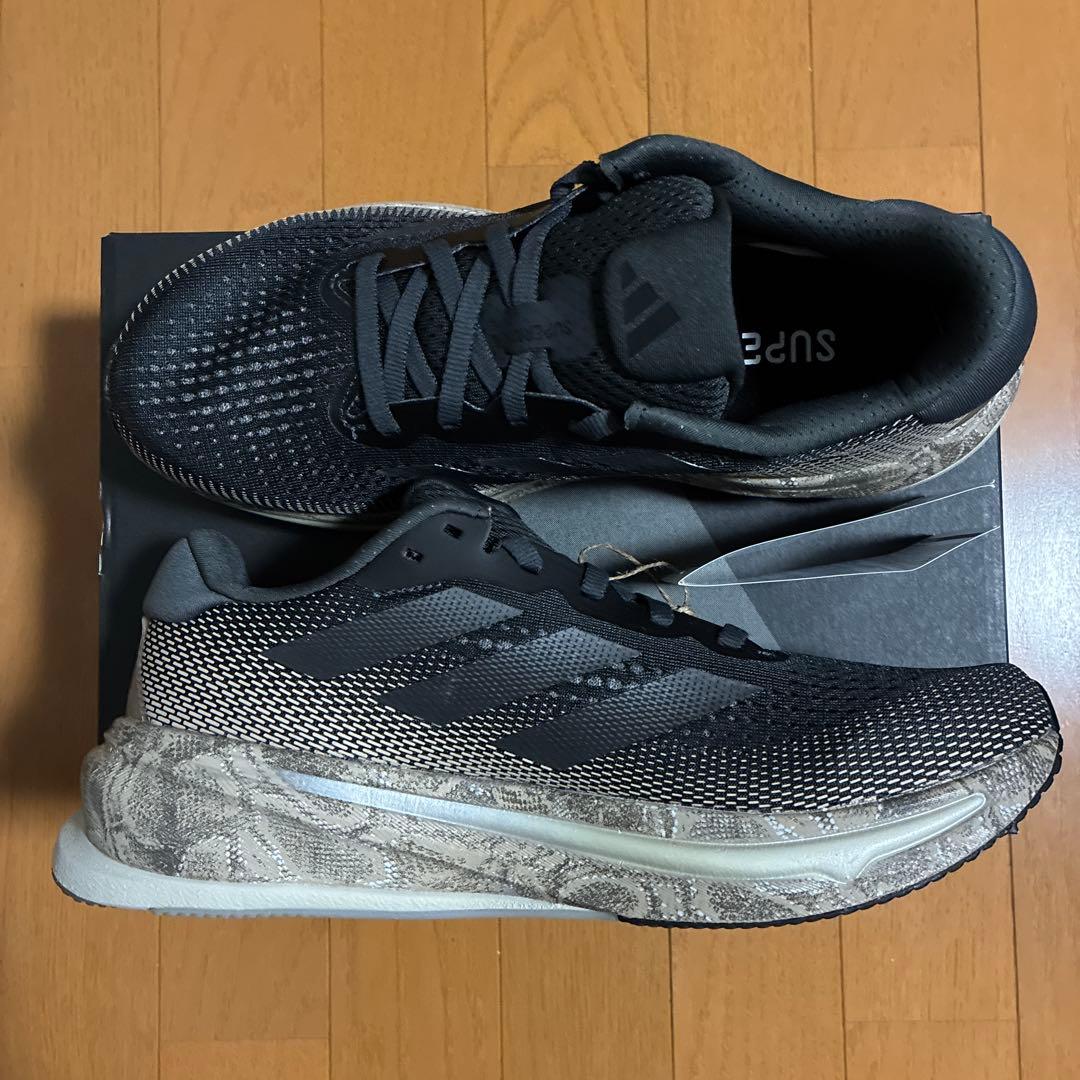 アディダス ランニングシューズ　スーパーノヴァ ライズ　ID8781