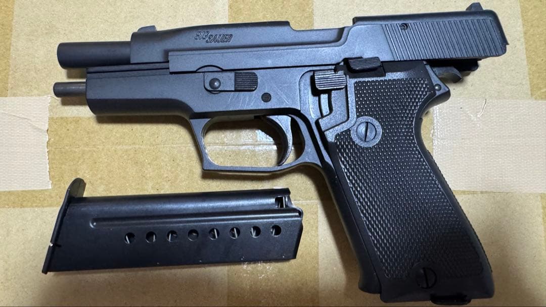 ジャンク　モデルガン　タナカ　SIG SAUER P220 発火済か不明　弾無し