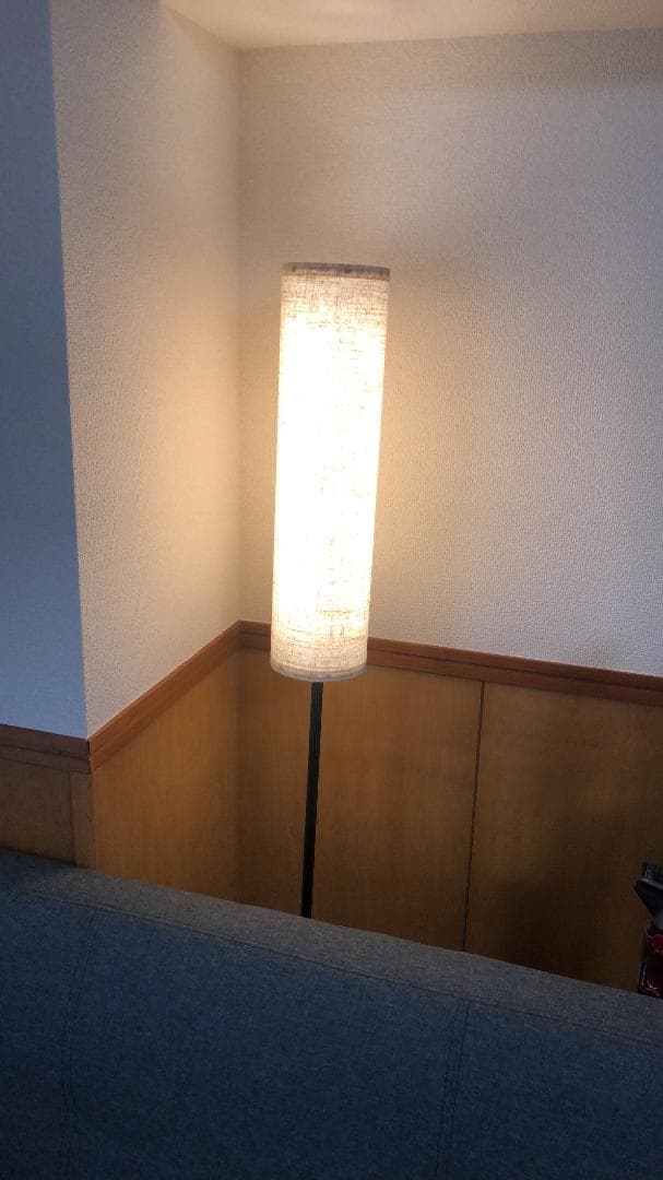 スタイリッシュなフロアスタンド LEDライト 間接照明