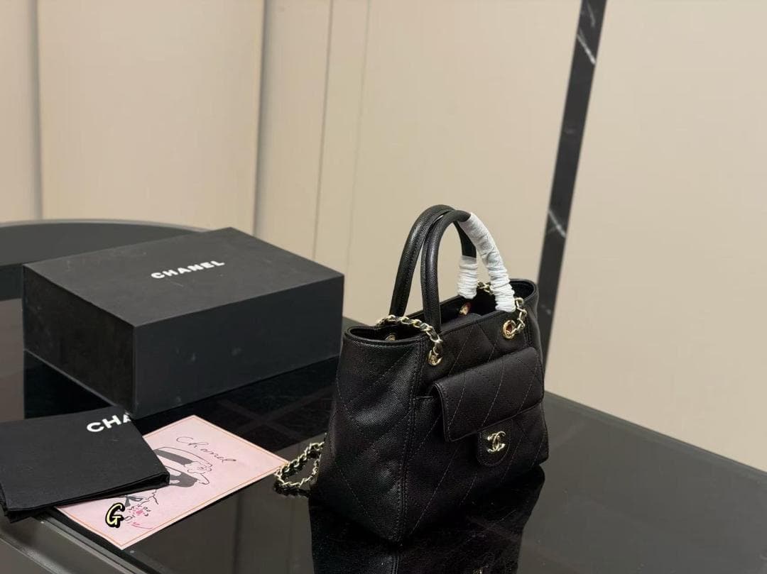 新品未使用 26Pブラックレザー ショルダーバッグ
