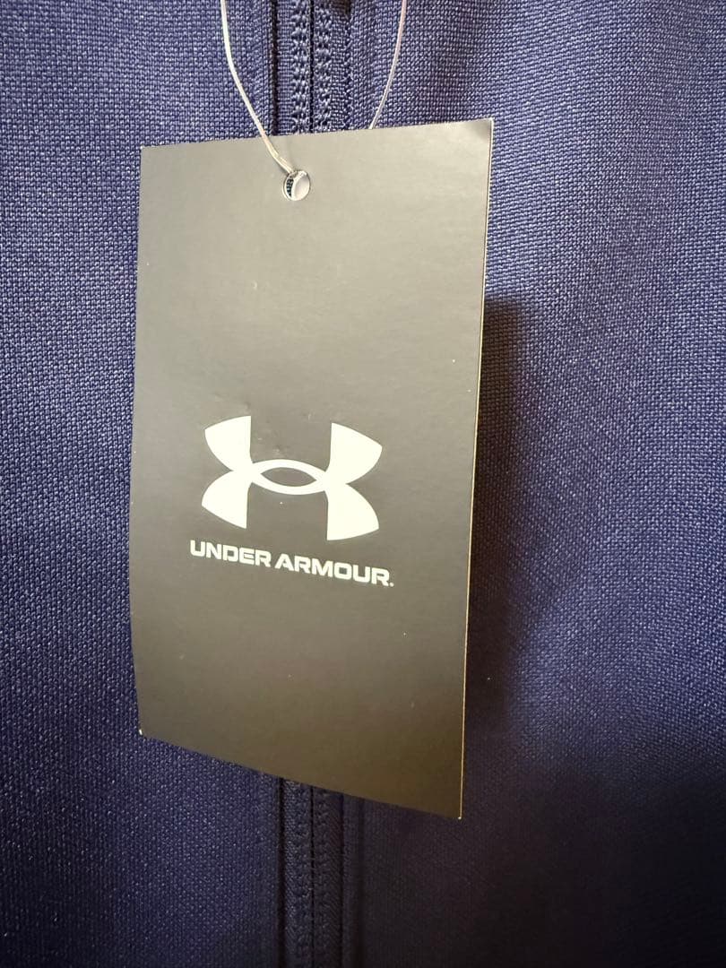 新品タグ付UNDERARMOURサイドラインジャケットXLネイビーUNISEX