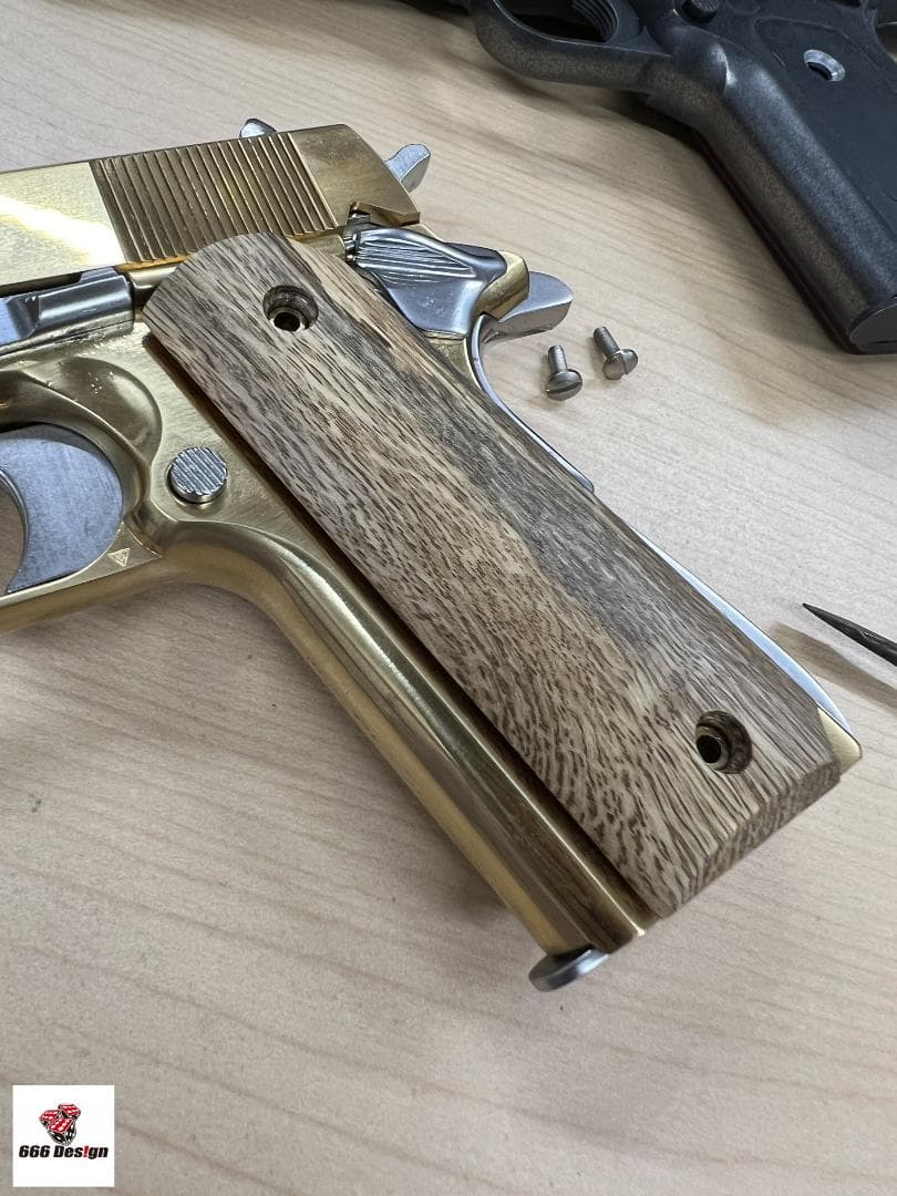 ガバメント木製グリップNo.2（適合は本文参照）