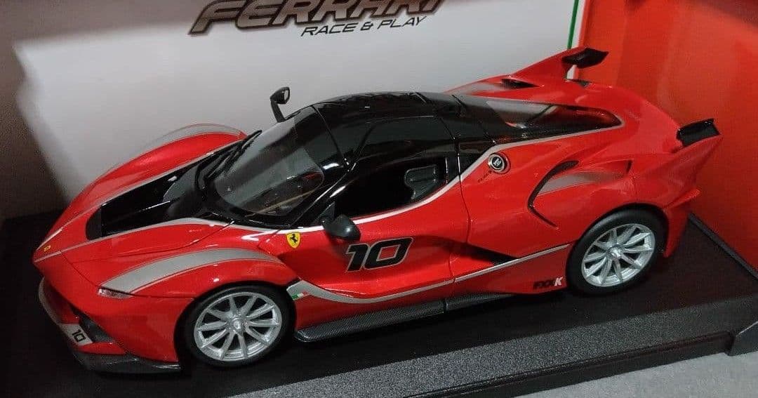 絶版ブラーゴBurago FXX K 1/18 ダイキャストカー