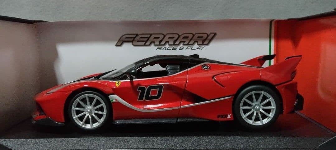 絶版ブラーゴBurago FXX K 1/18 ダイキャストカー
