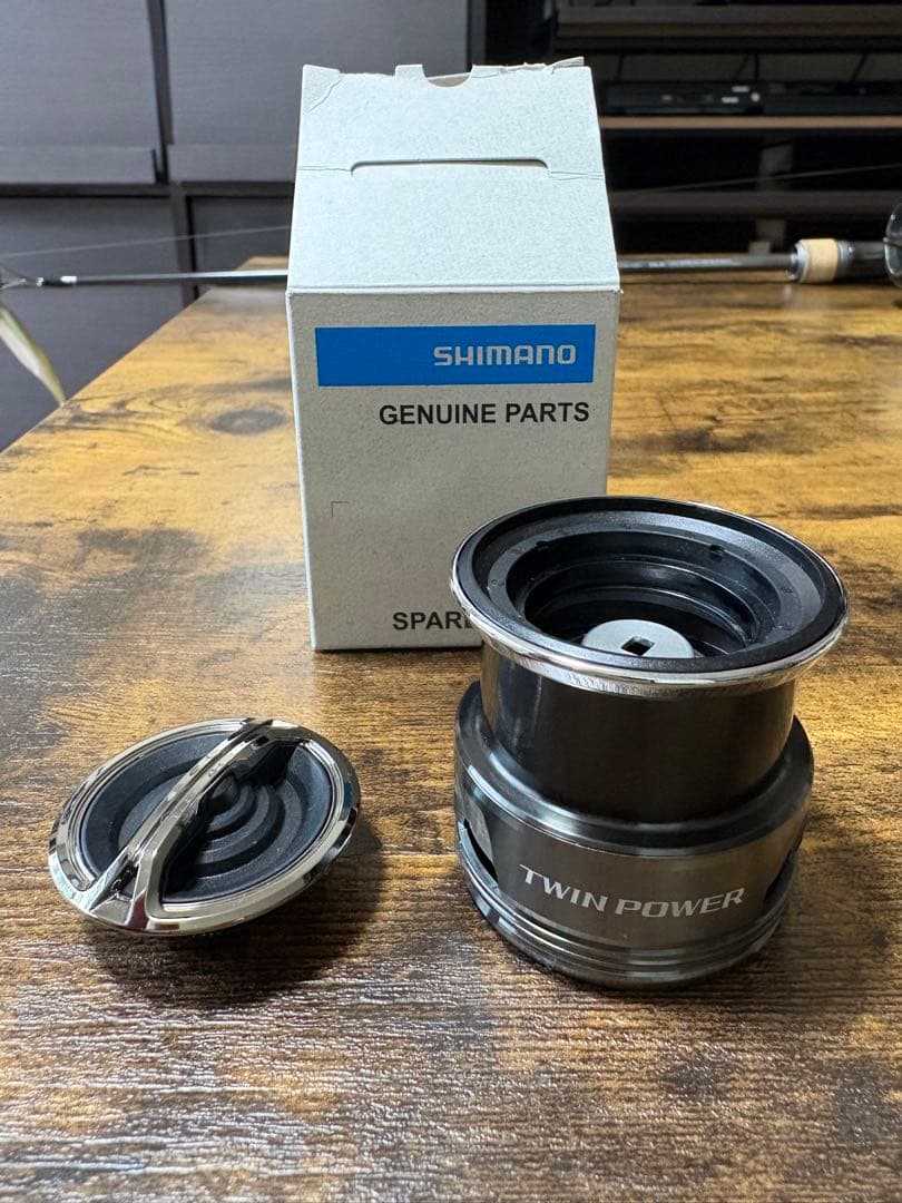 シマノ　24ツインパワー　2500sスペアスプール