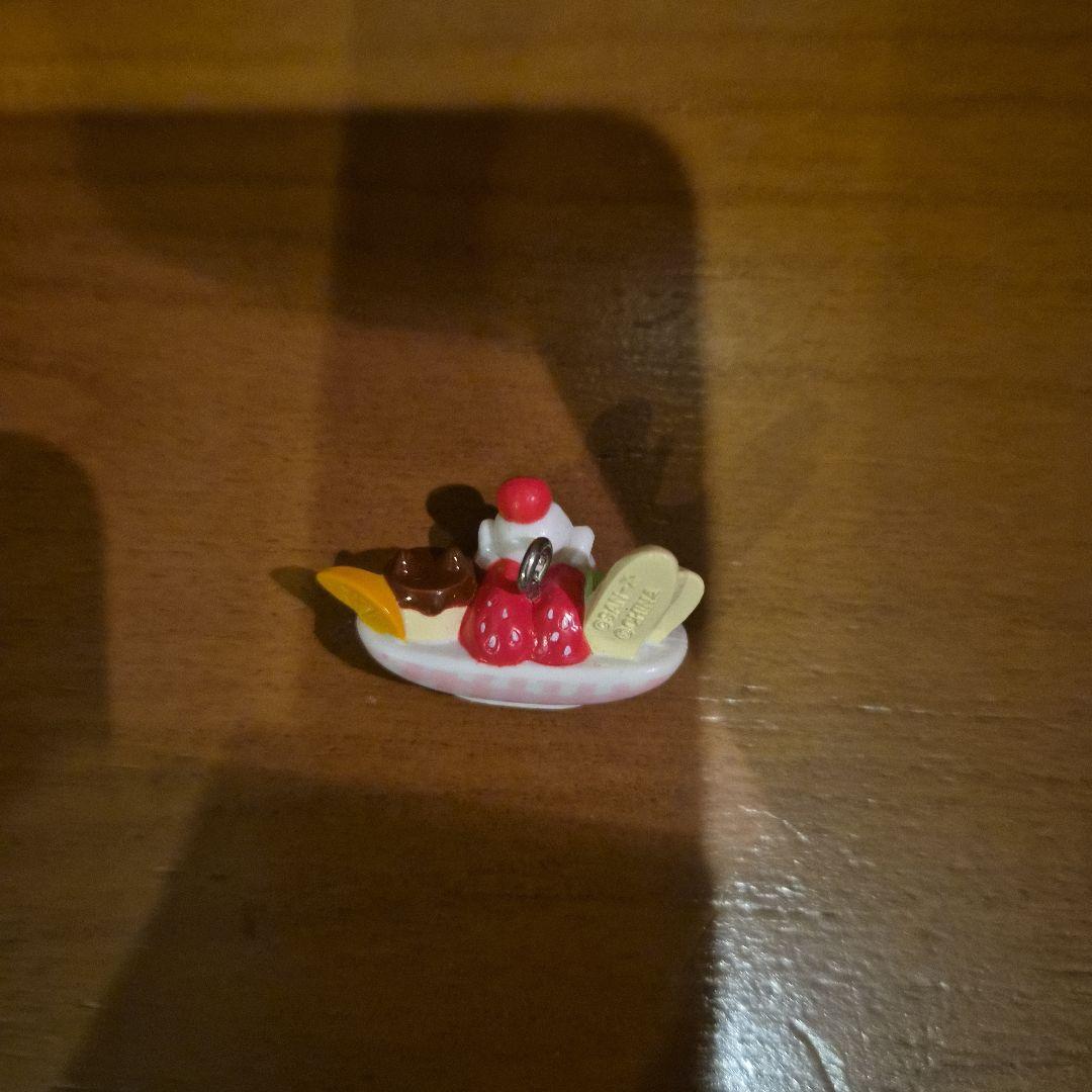 にゃんにゃんにゃんこ にゃんこレストラン フルーツパフェ