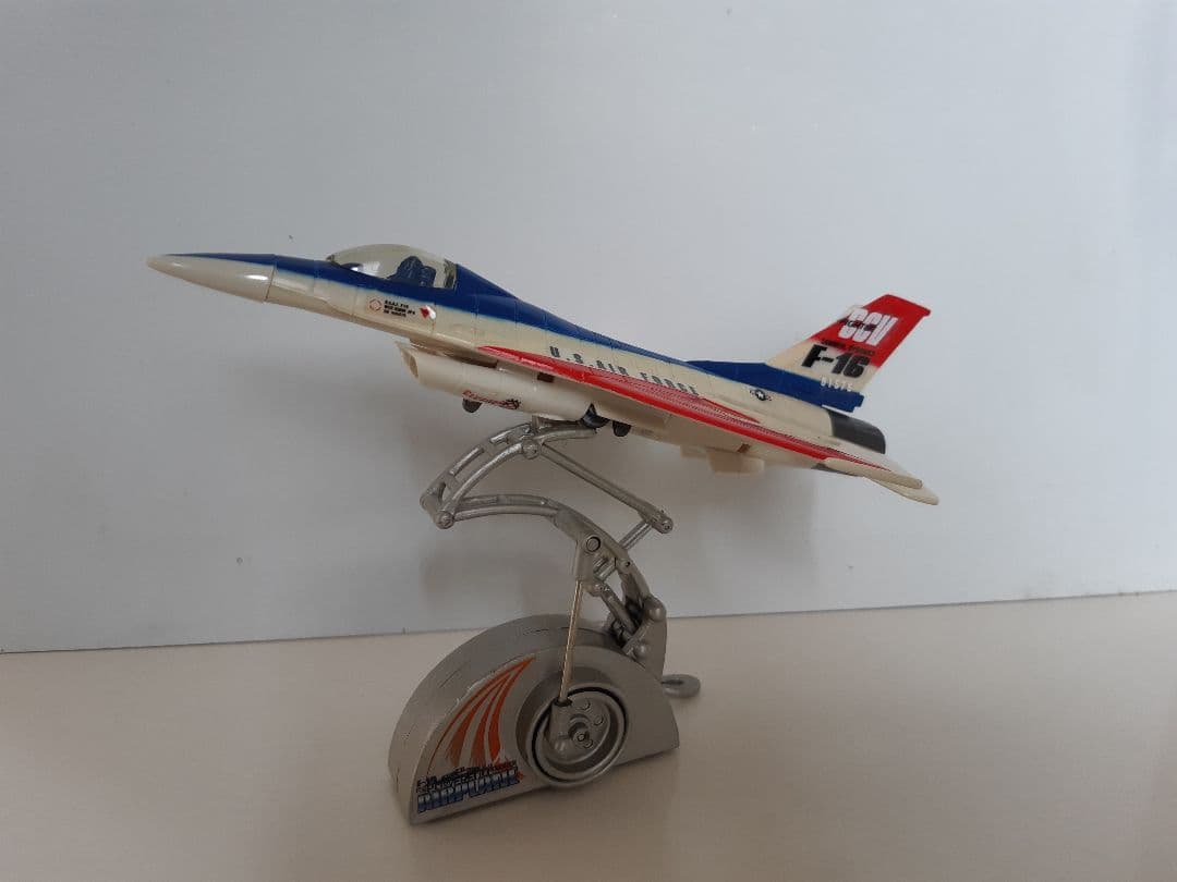 newray　F16