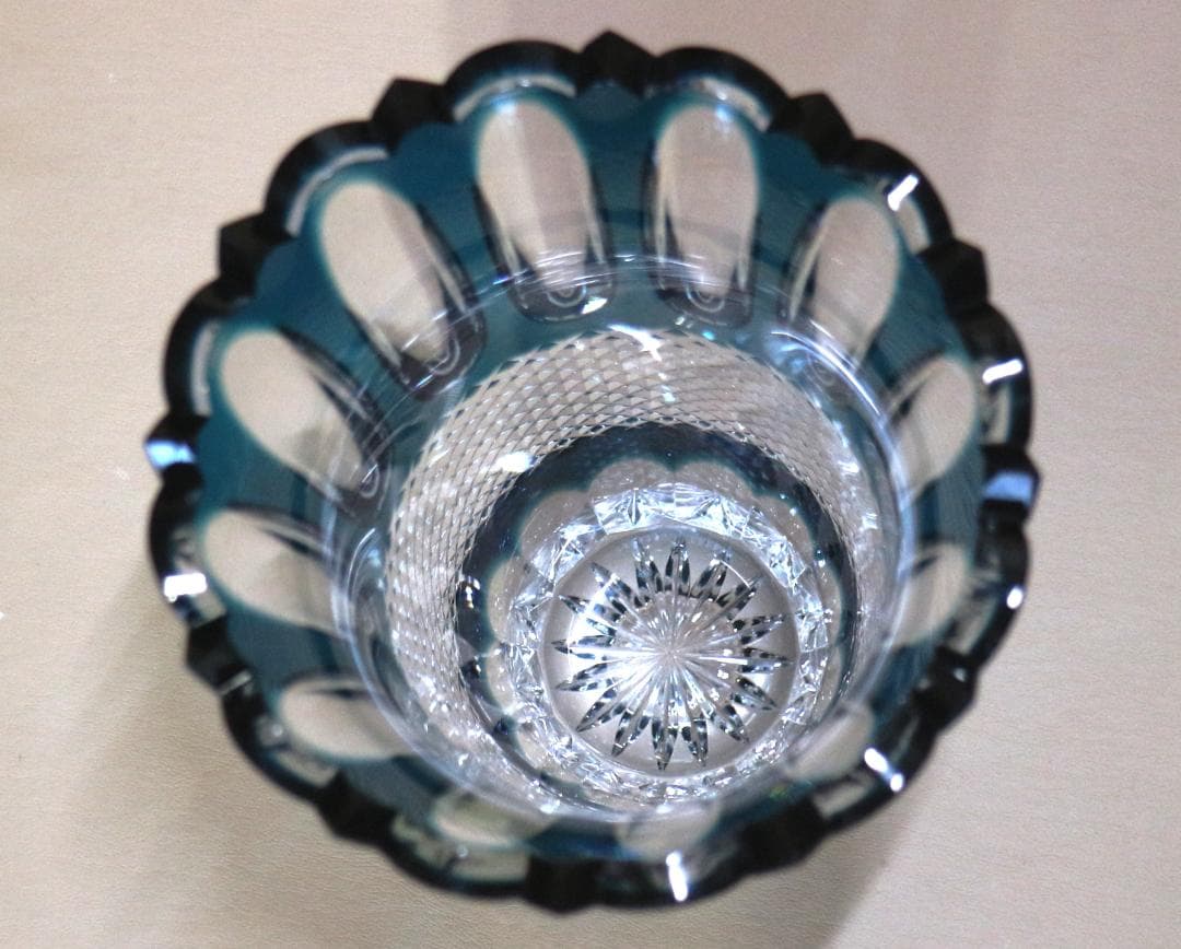 ボヘミアクリスタル 花瓶 HUND CUT 24％pbo チェコ