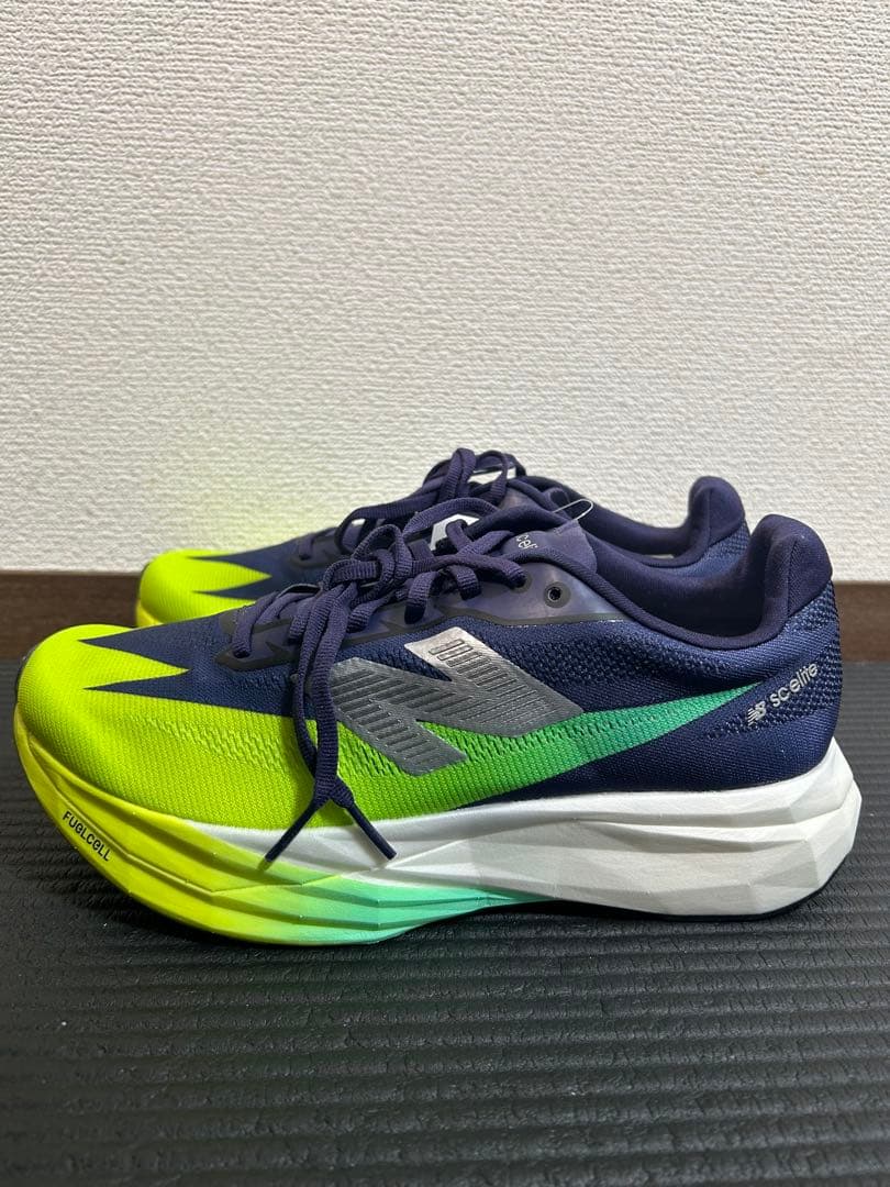 【新品未使用】New Balance フューエルセルスーパーコンプエリートV5