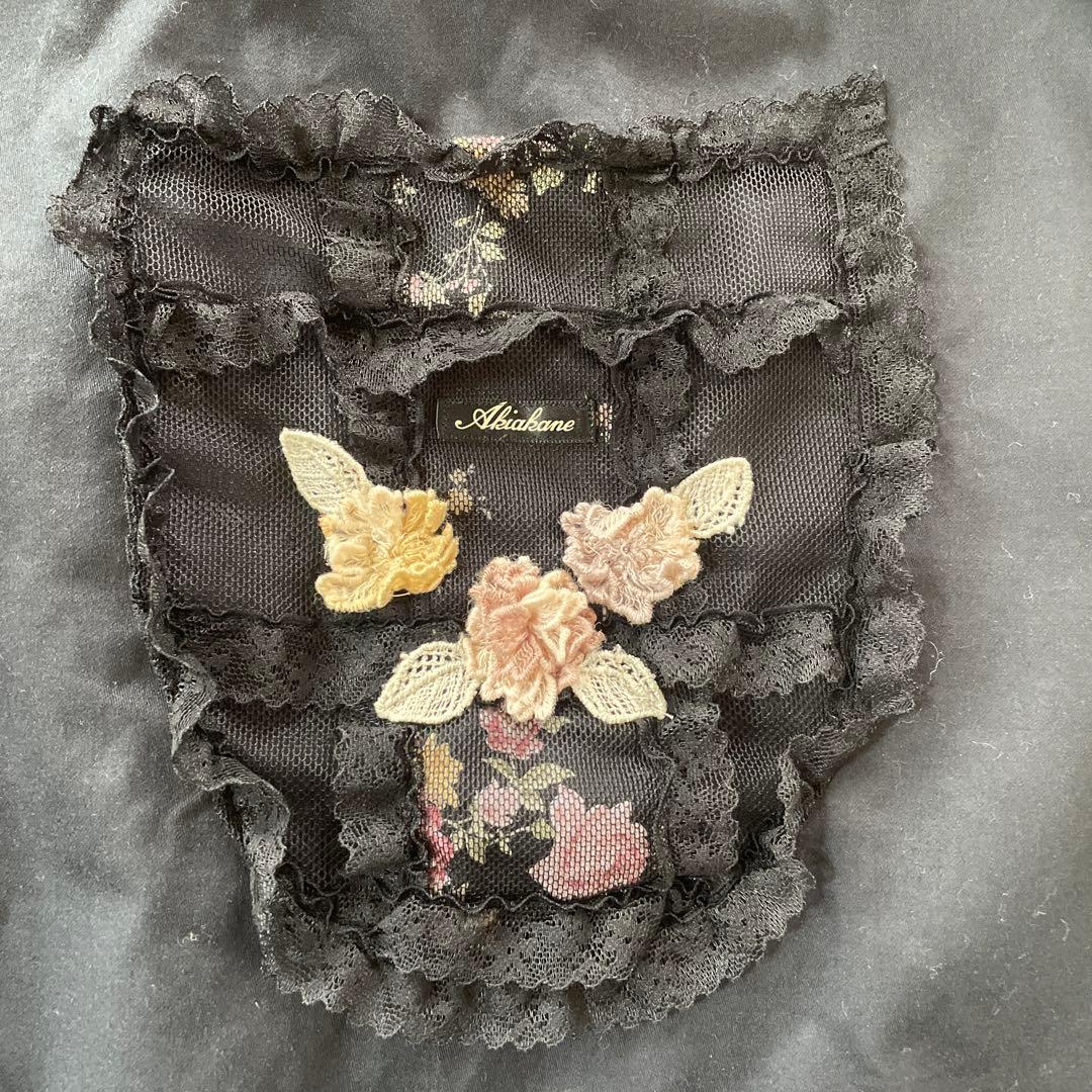アキアカネ 黒の刺繍エプロン