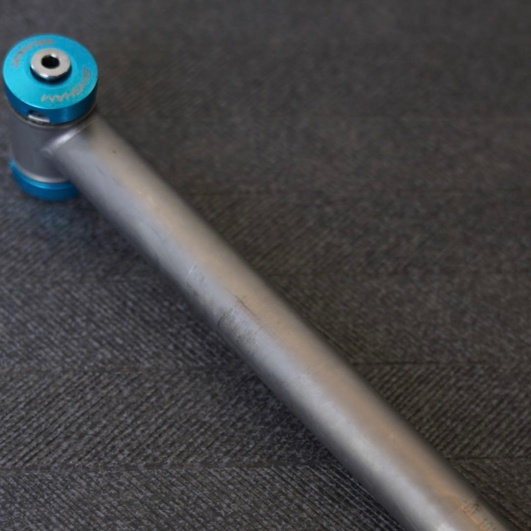 BINGHAM BUILT チタンシートポスト　bluelug