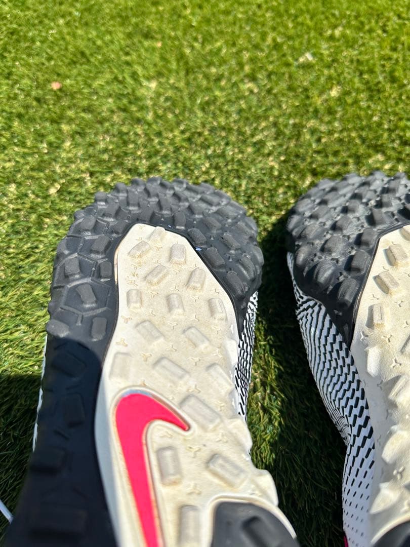 NIKEナイキ リアクト ファントムGT プロ TF(ホワイト×ピンク)