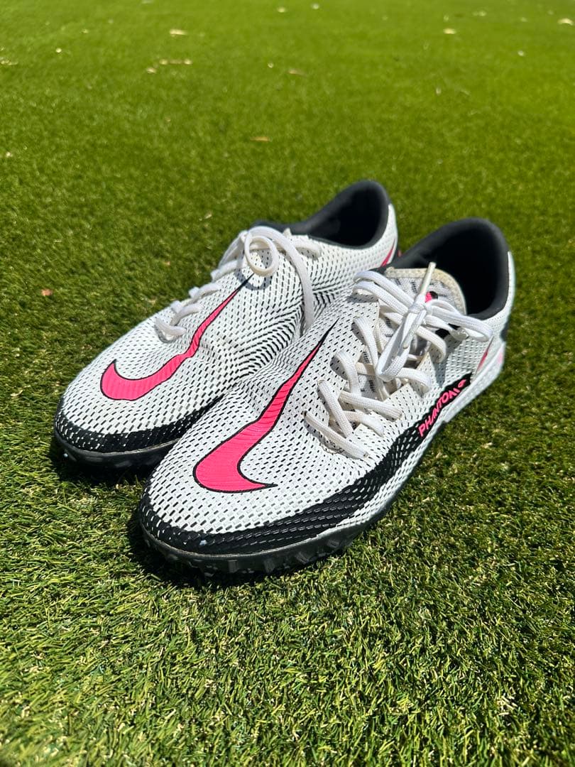 NIKEナイキ リアクト ファントムGT プロ TF(ホワイト×ピンク)