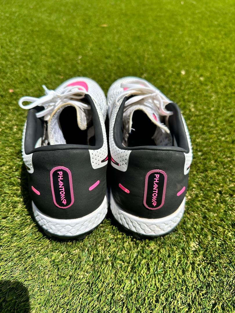 NIKEナイキ リアクト ファントムGT プロ TF(ホワイト×ピンク)