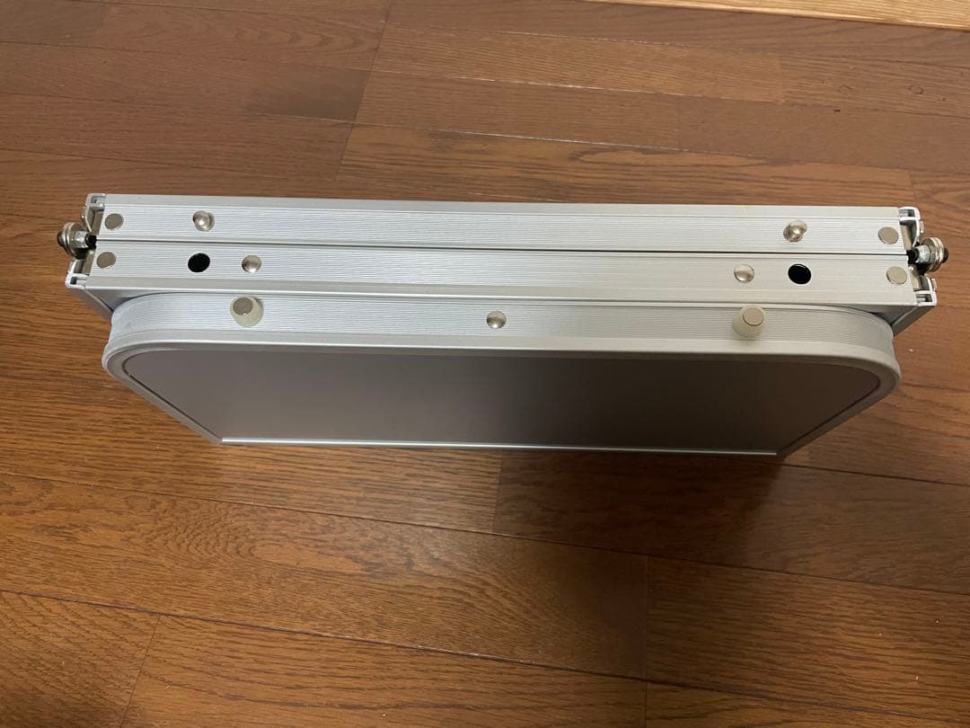 Coleman 三折テーブルCompact Tri-Folding Table