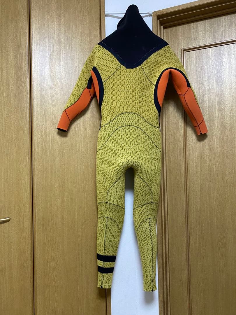 ★裏起毛で暖か！人気の【Biarms】のメンズ用３ｍｍセミドライフルスーツ