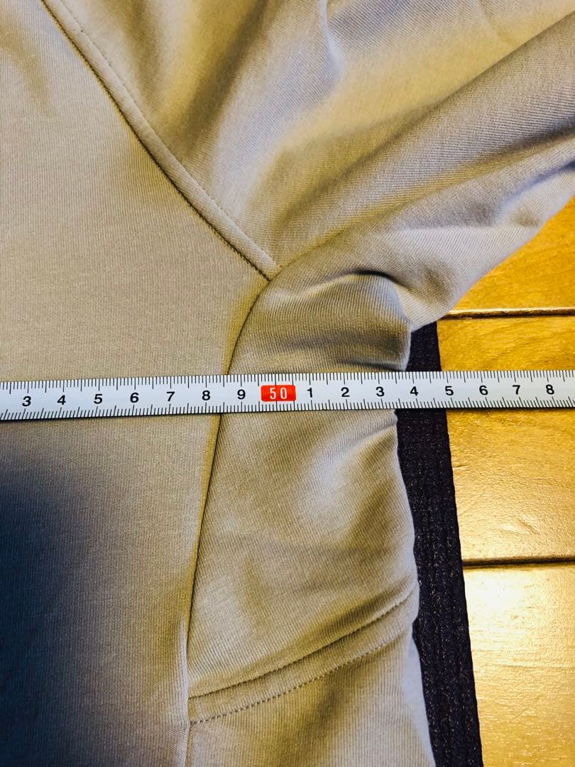 Lululemon フード付きベージュジャケット
