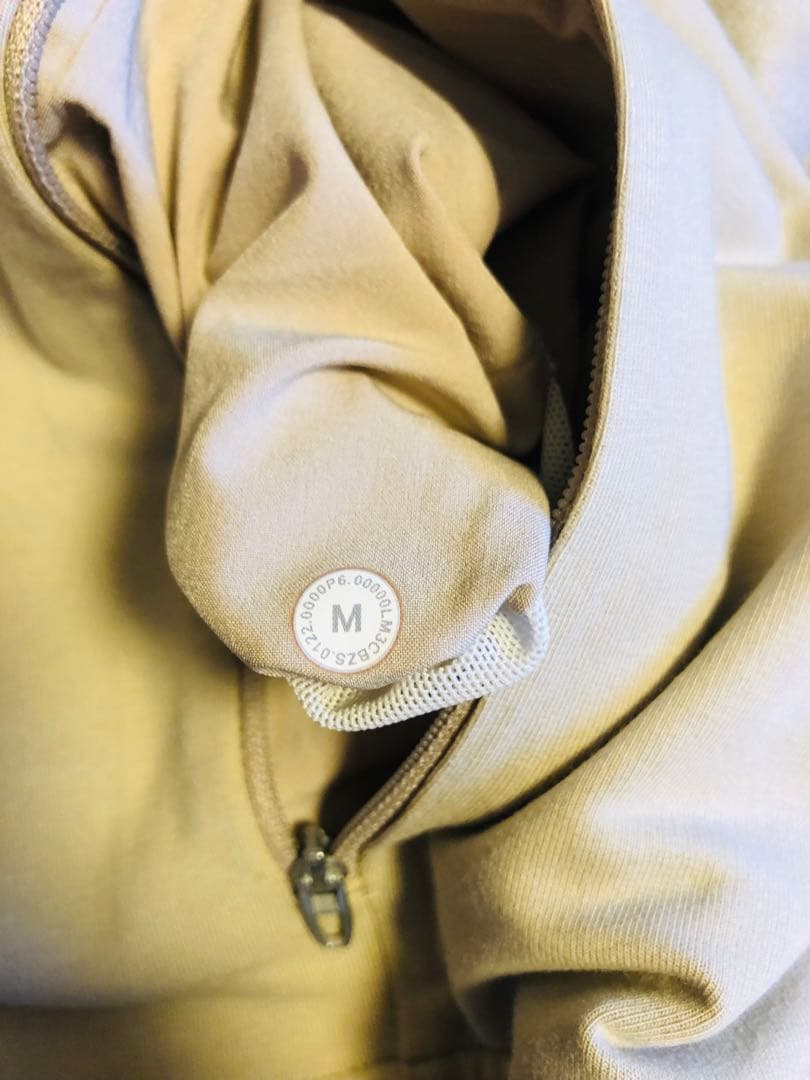 Lululemon フード付きベージュジャケット
