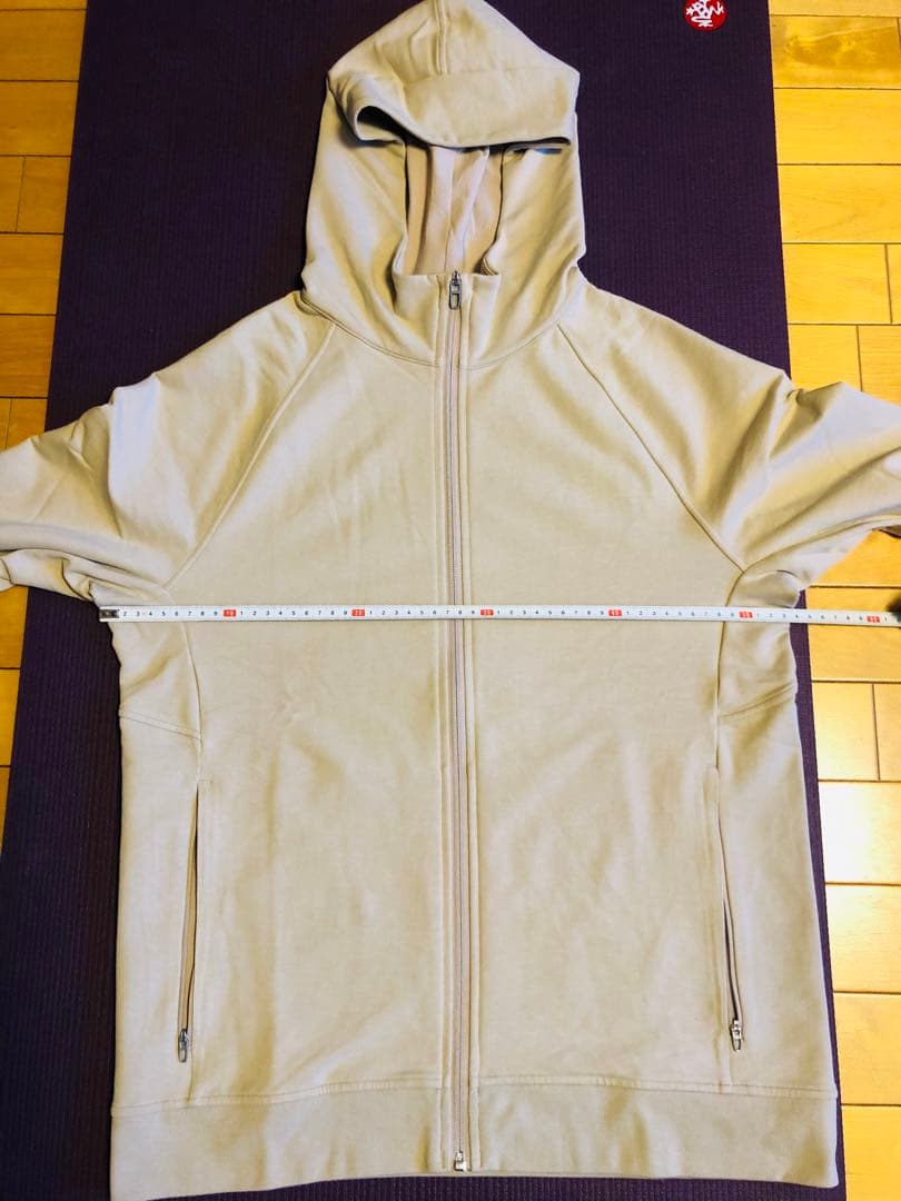 Lululemon フード付きベージュジャケット