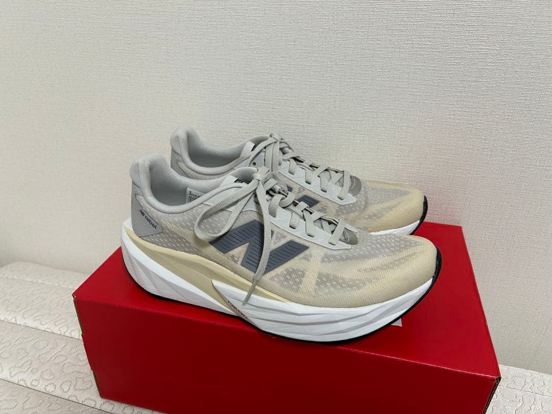 【美品】New Balance FuelCell Rebel v5 25cm