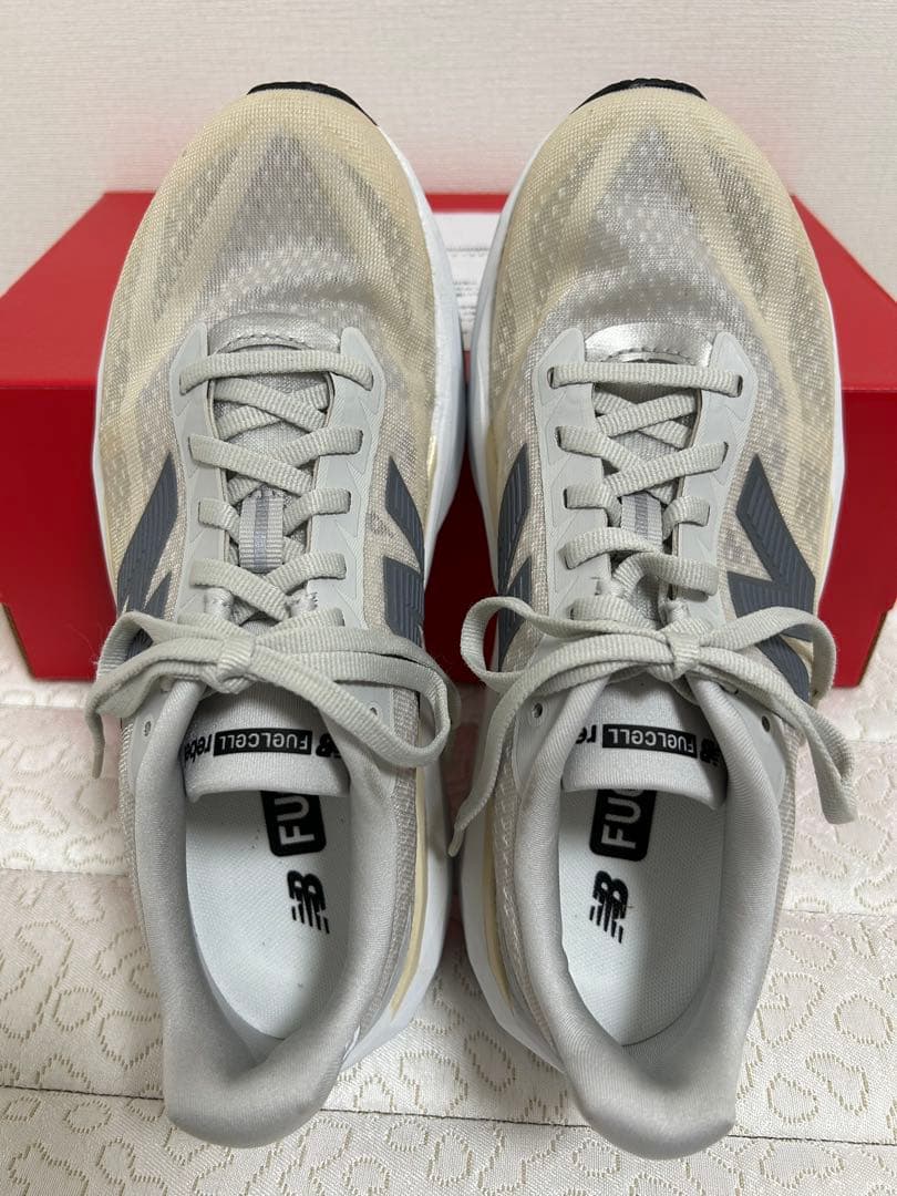 【美品】New Balance FuelCell Rebel v5 25cm