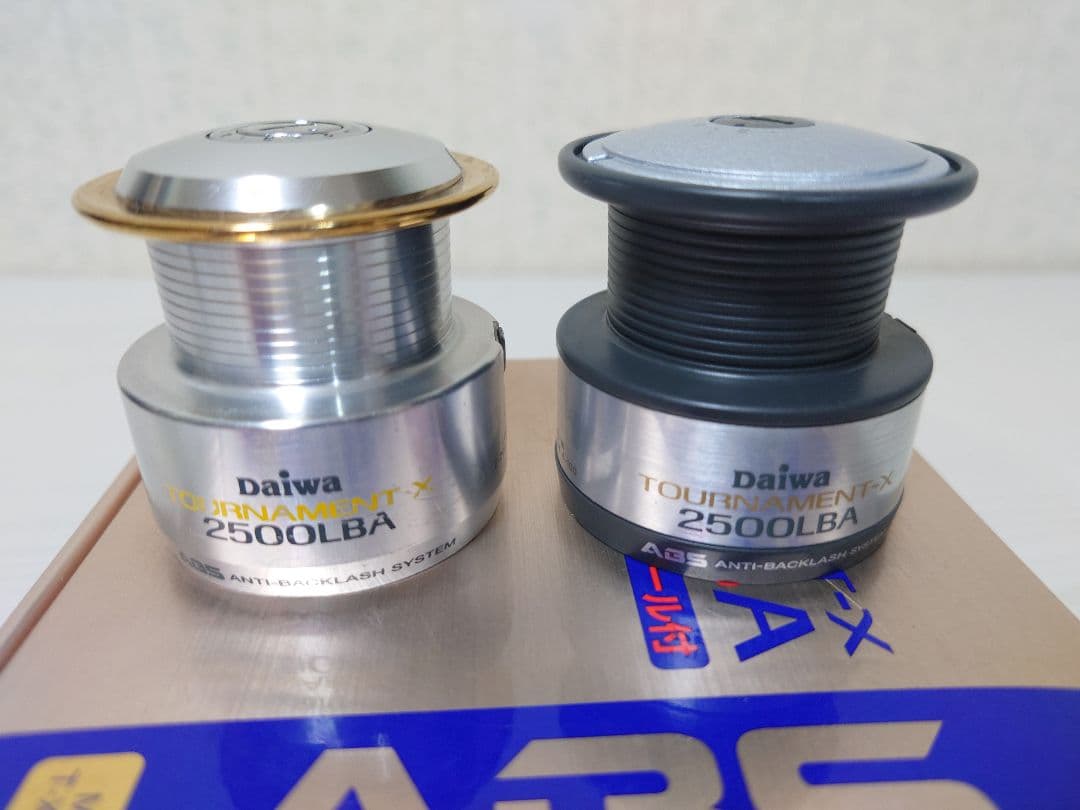 磯釣り　ダイワ　トーナメントX ２５００LBA