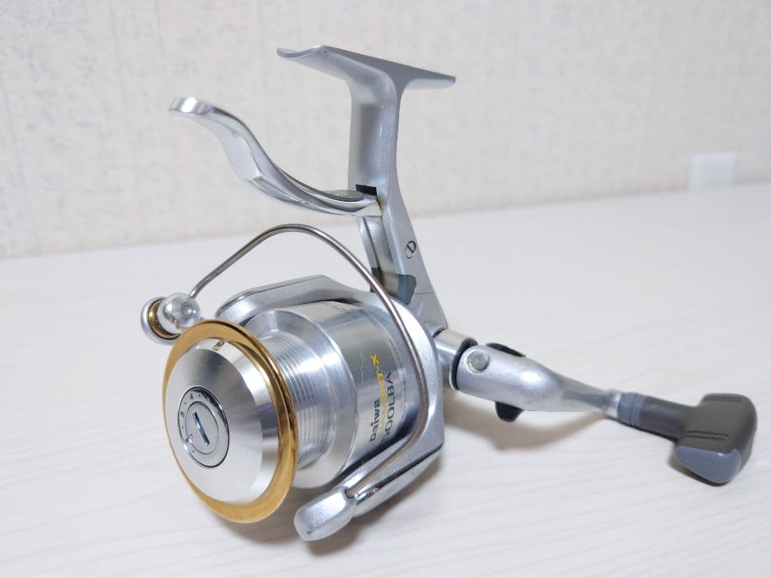 磯釣り　ダイワ　トーナメントX ２５００LBA