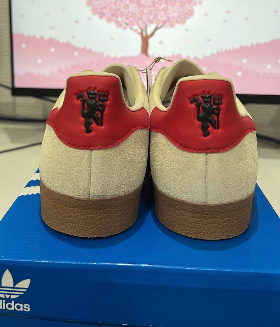 Manchester United × adidas Gazelle