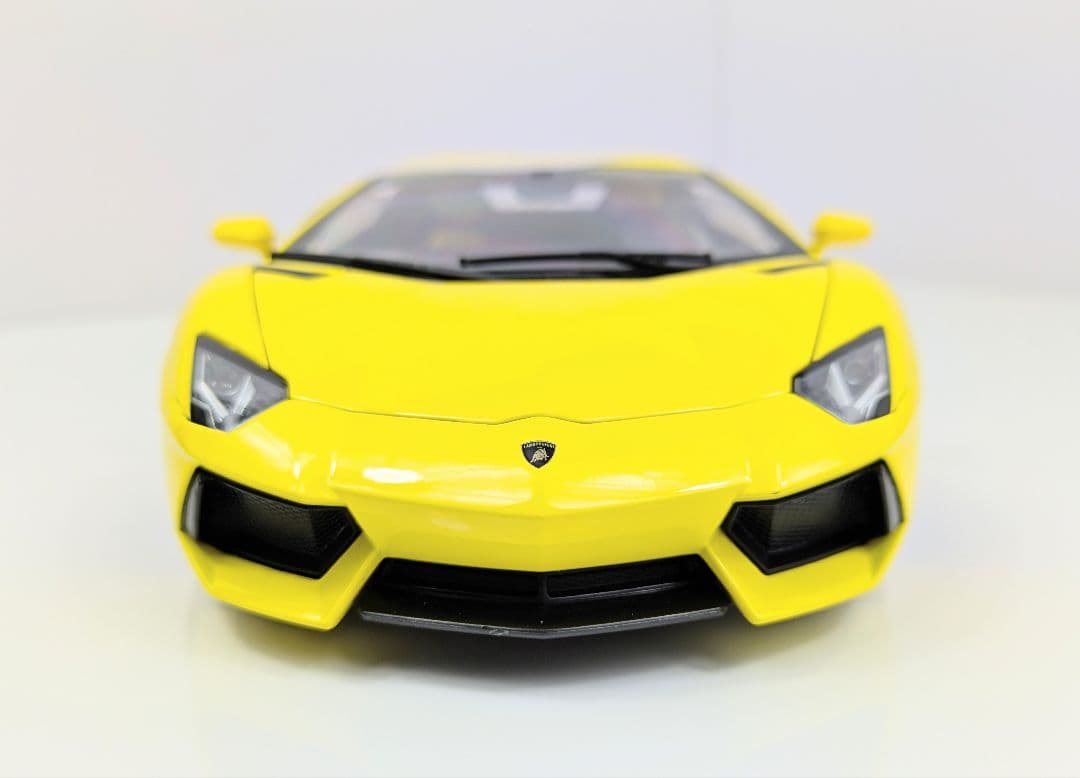 1/18 ミニカー ウイリー　ランボルギーニ　アヴェンタドール　 LP700-4
