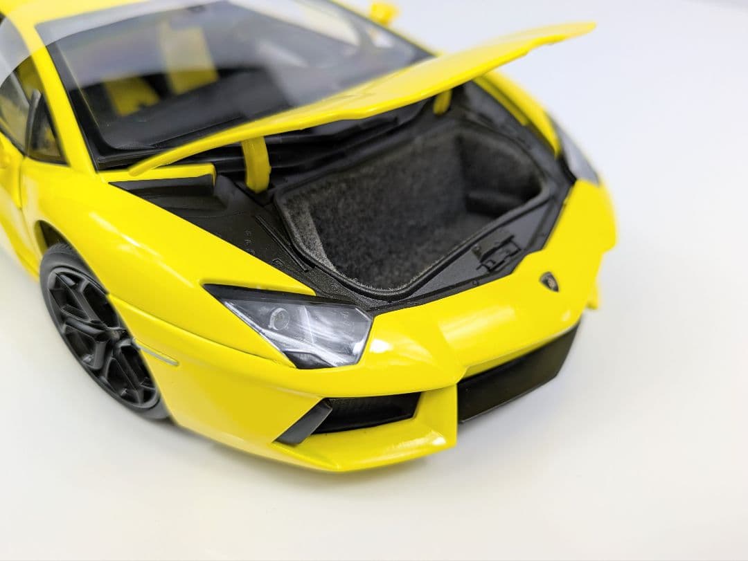 1/18 ミニカー ウイリー　ランボルギーニ　アヴェンタドール　 LP700-4