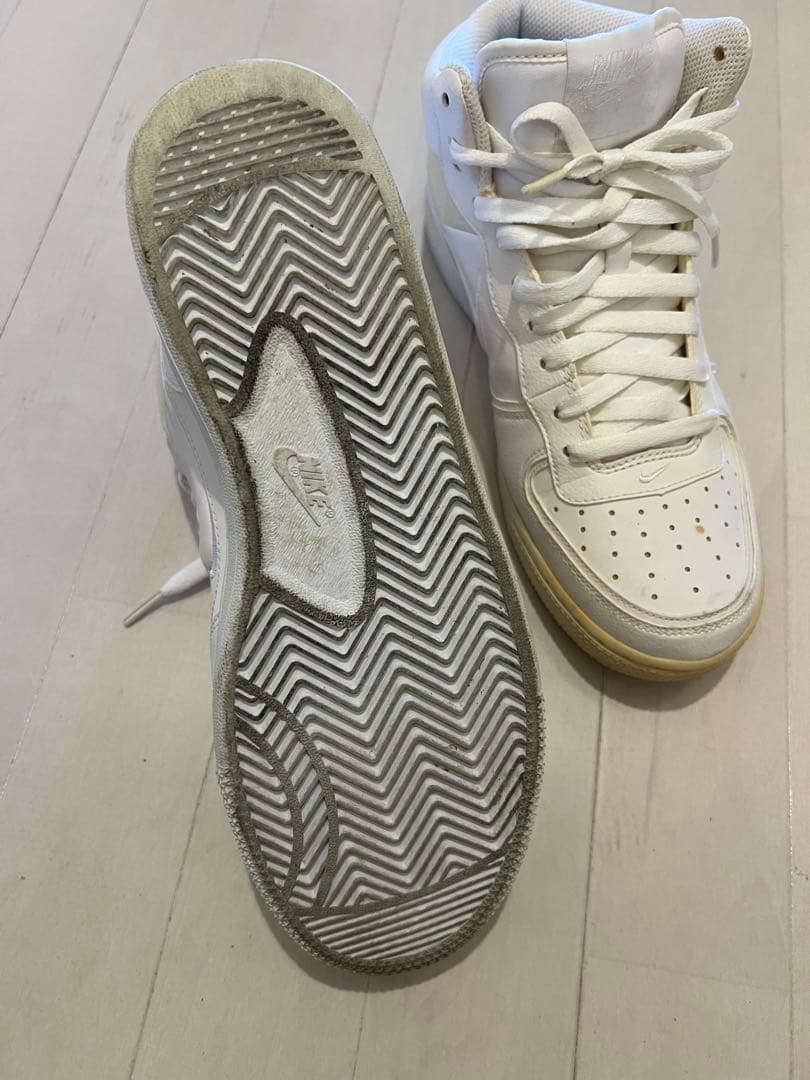 Nike ホワイト ハイカット シューズ