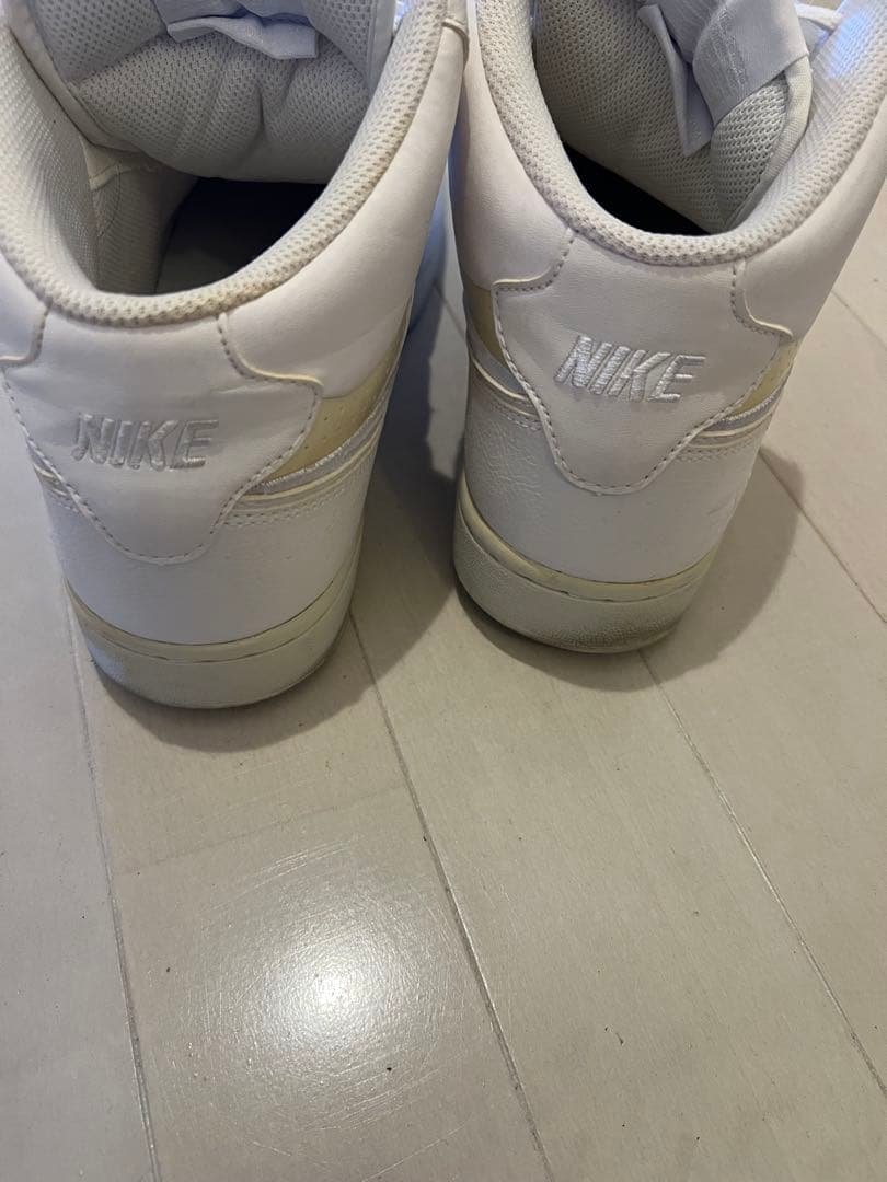 Nike ホワイト ハイカット シューズ