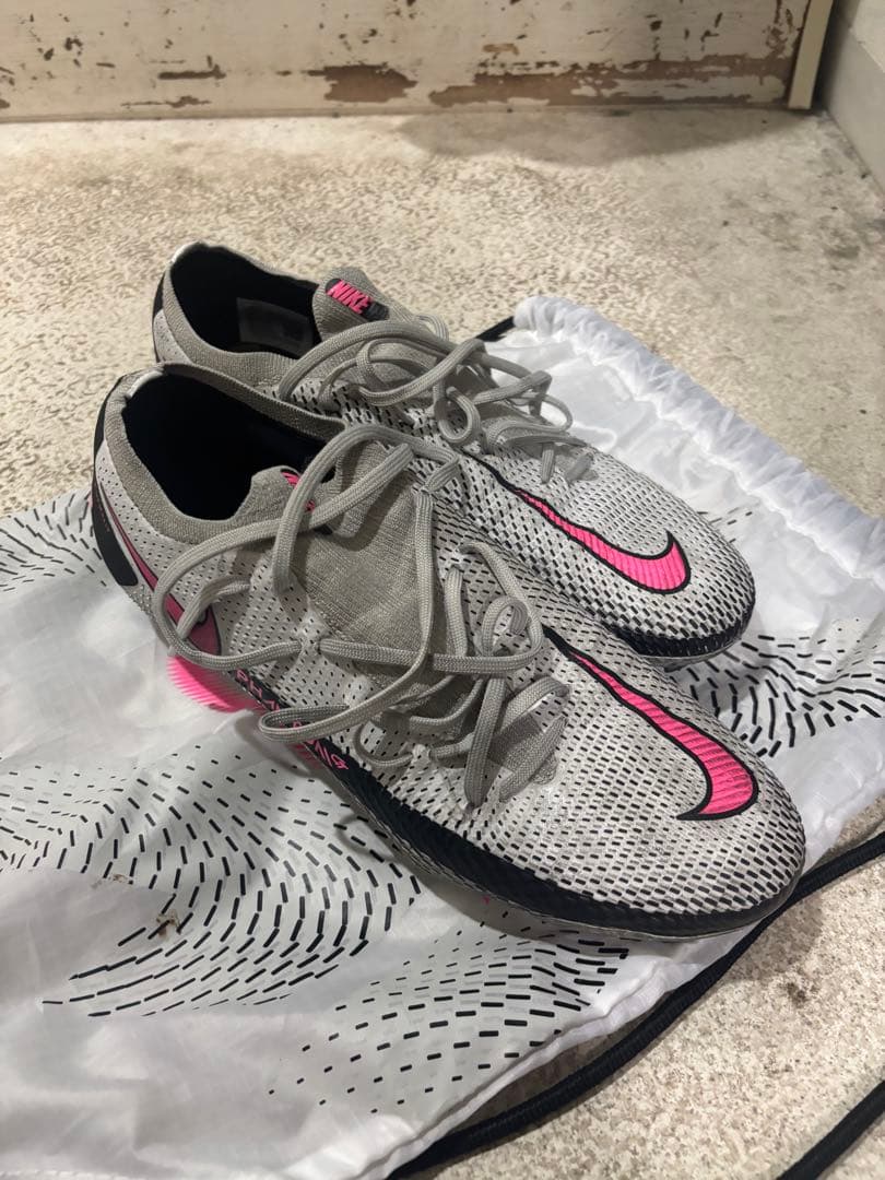 Nike Phantom サッカースパイク グレー/ピンク 収納袋付き