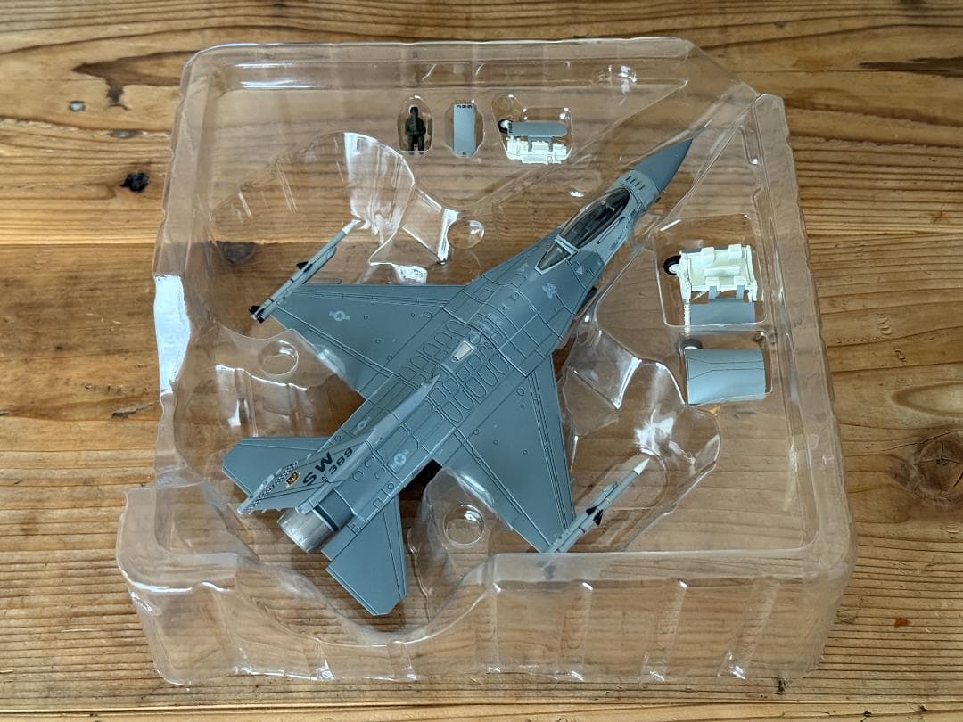 ホビーマスター HA3830 F-16CJ アメリカ空軍 第20戦闘航空団