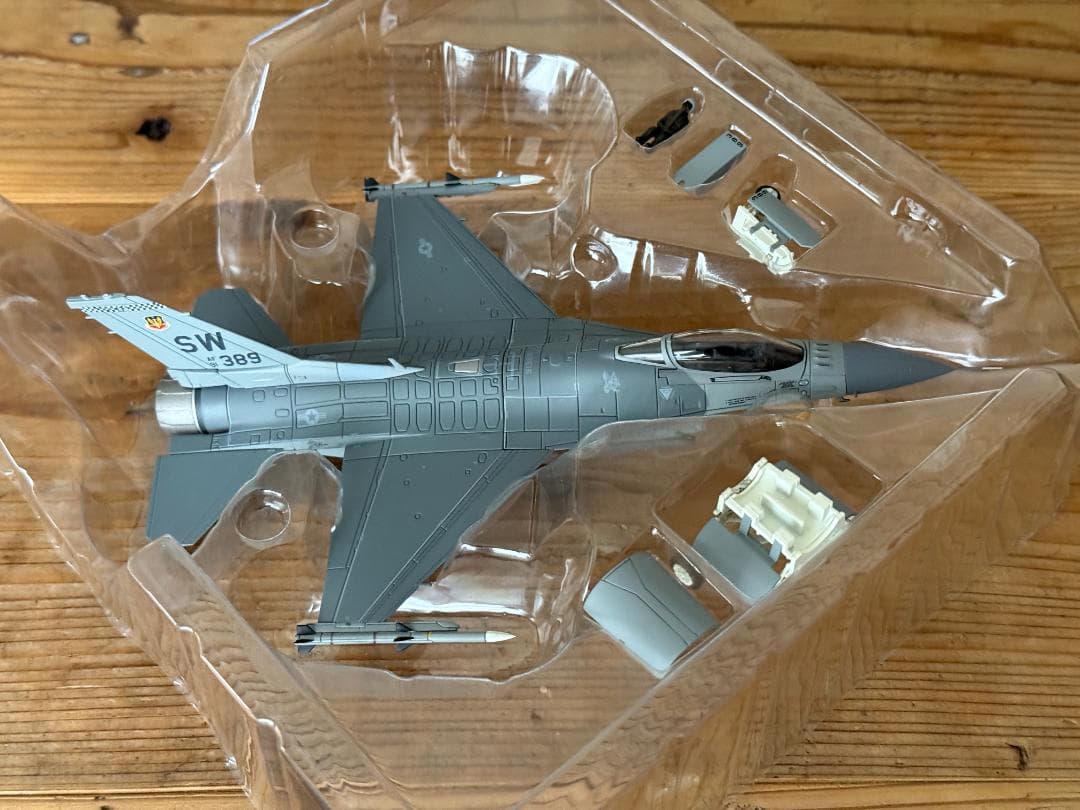 ホビーマスター HA3830 F-16CJ アメリカ空軍 第20戦闘航空団
