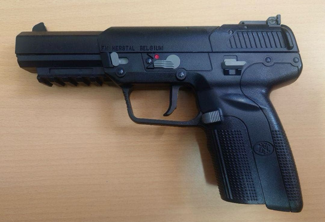 Five-seven トイガン マガジン2本付き