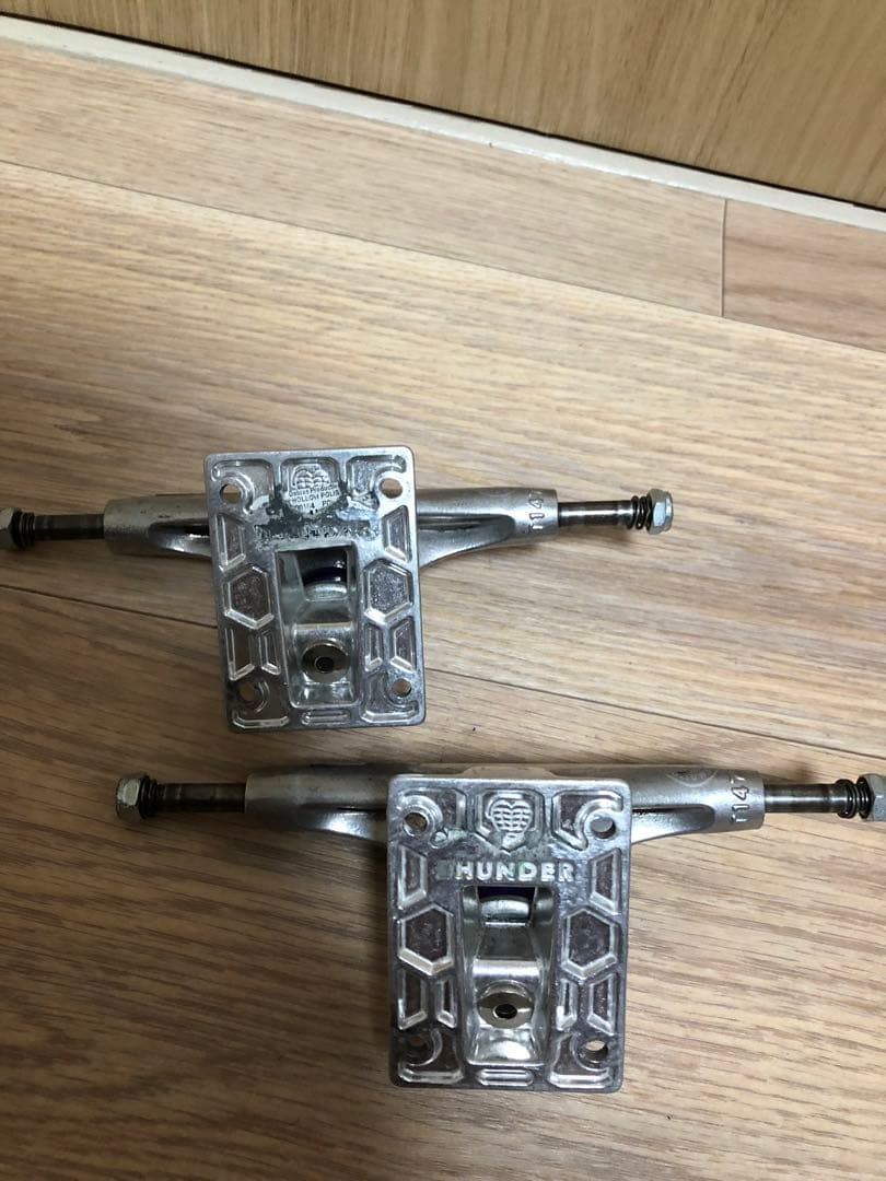 とりたい様THUNDER TRUCK HOLLOW LIGHTS 147 HI