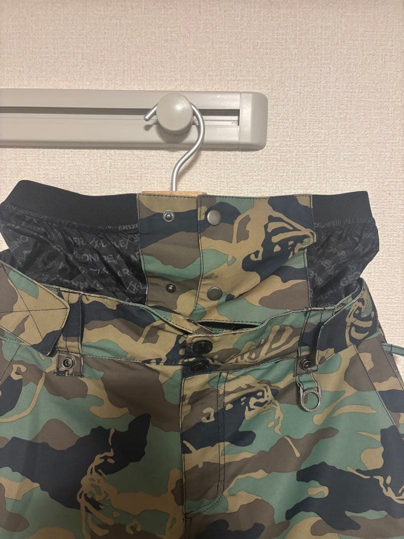 XLARGE カモフラージュ スノーボードパンツ　迷彩