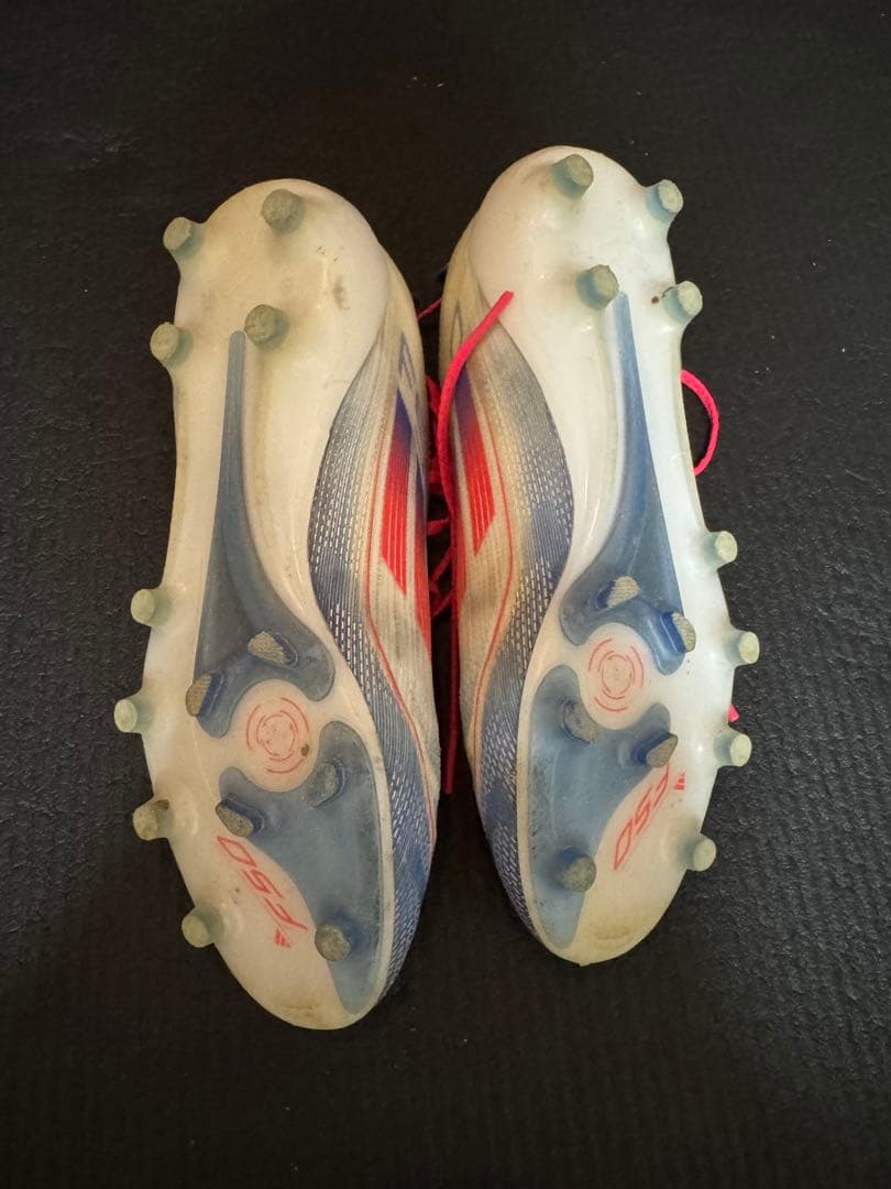 アディダスF50サッカースパイク25.0cm/超軽量/人工芝
