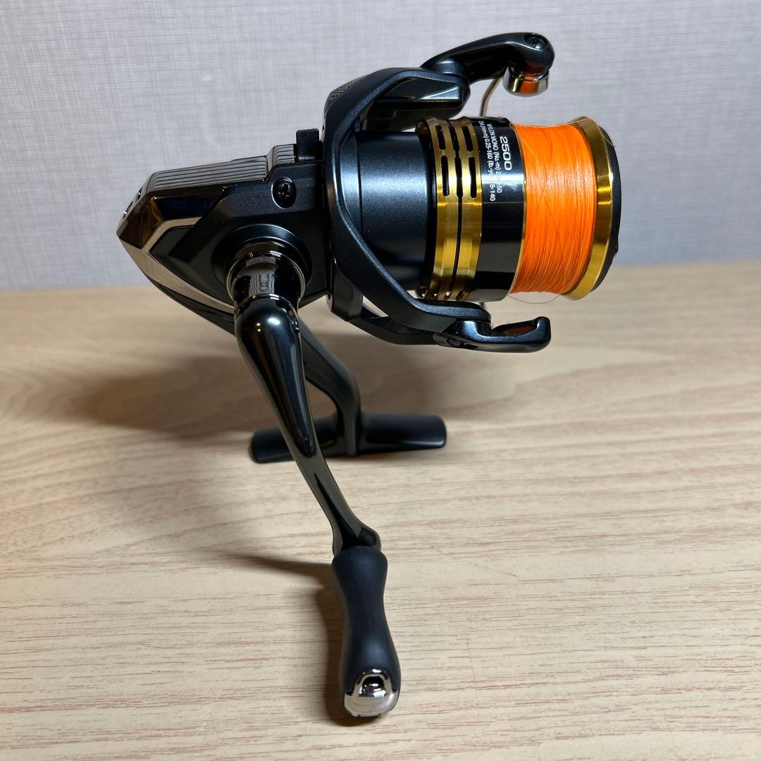 極美品　シマノ　22サハラ2500 リールスタンド