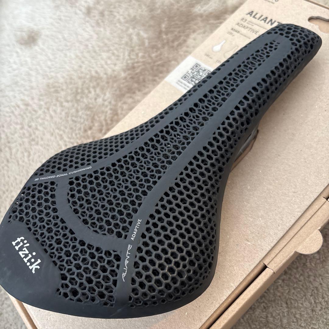 fizik TEMPO ALIANTE R3 ADAPTIVE サドル 145