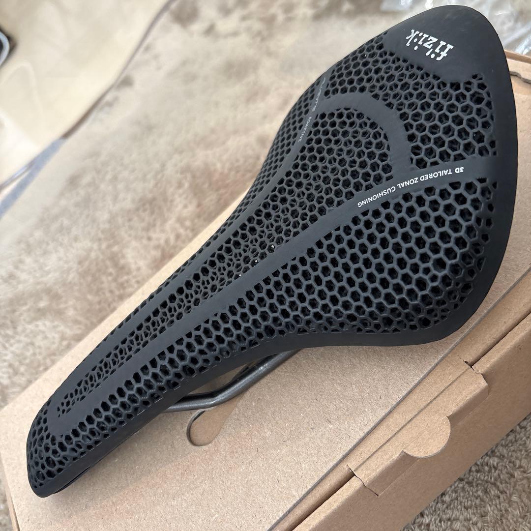 fizik TEMPO ALIANTE R3 ADAPTIVE サドル 145